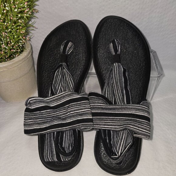 SANUK BLACK AND WHITE YOGO SLING CUSHIONED SLIDE ON SANDALS WOMENS SIZE 8 EUC - Picture 6 of 8